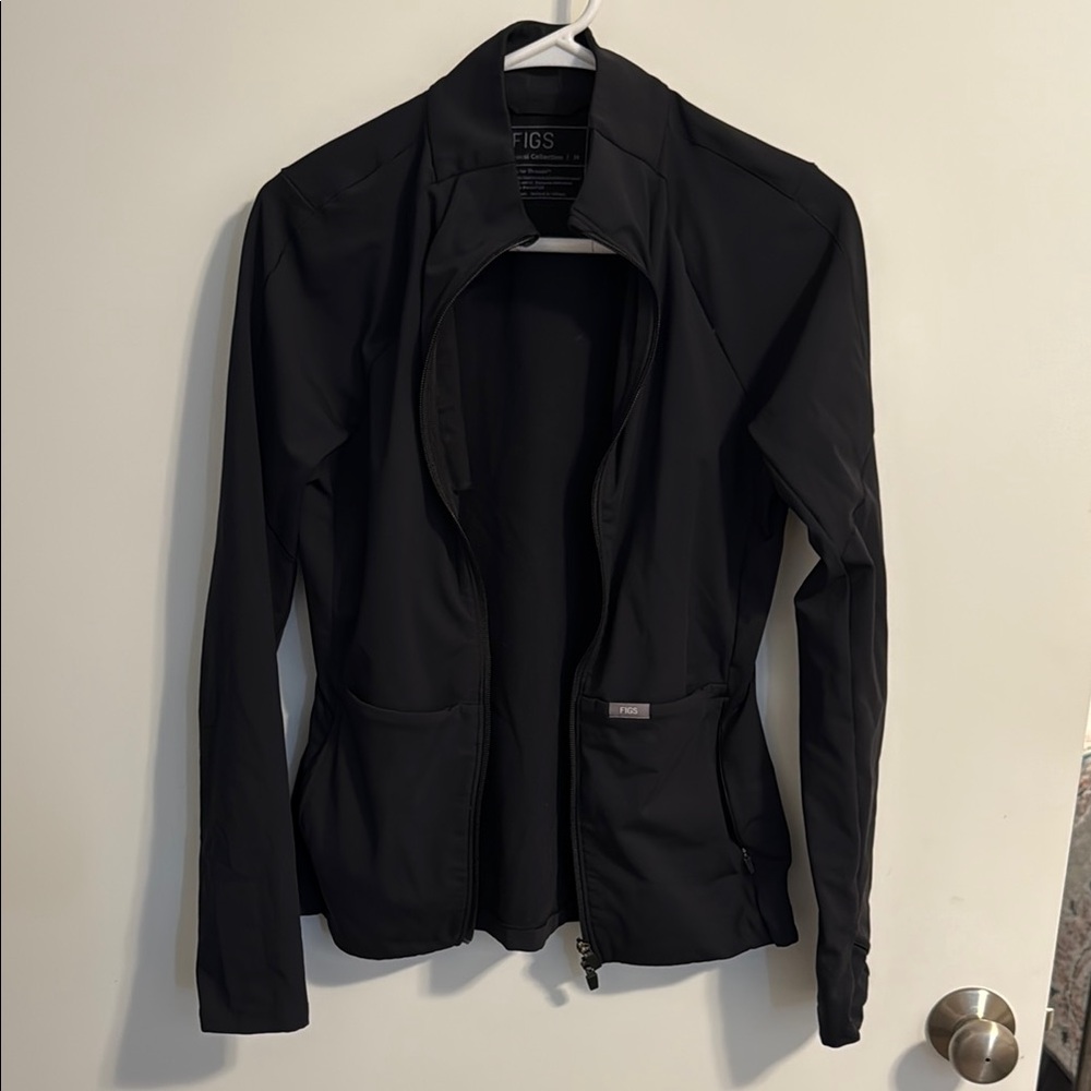 Figs Women's scrub Jacket in Black
